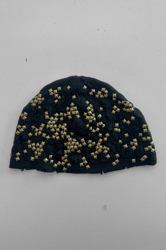 STUDDED DISTRESSED BEANIE