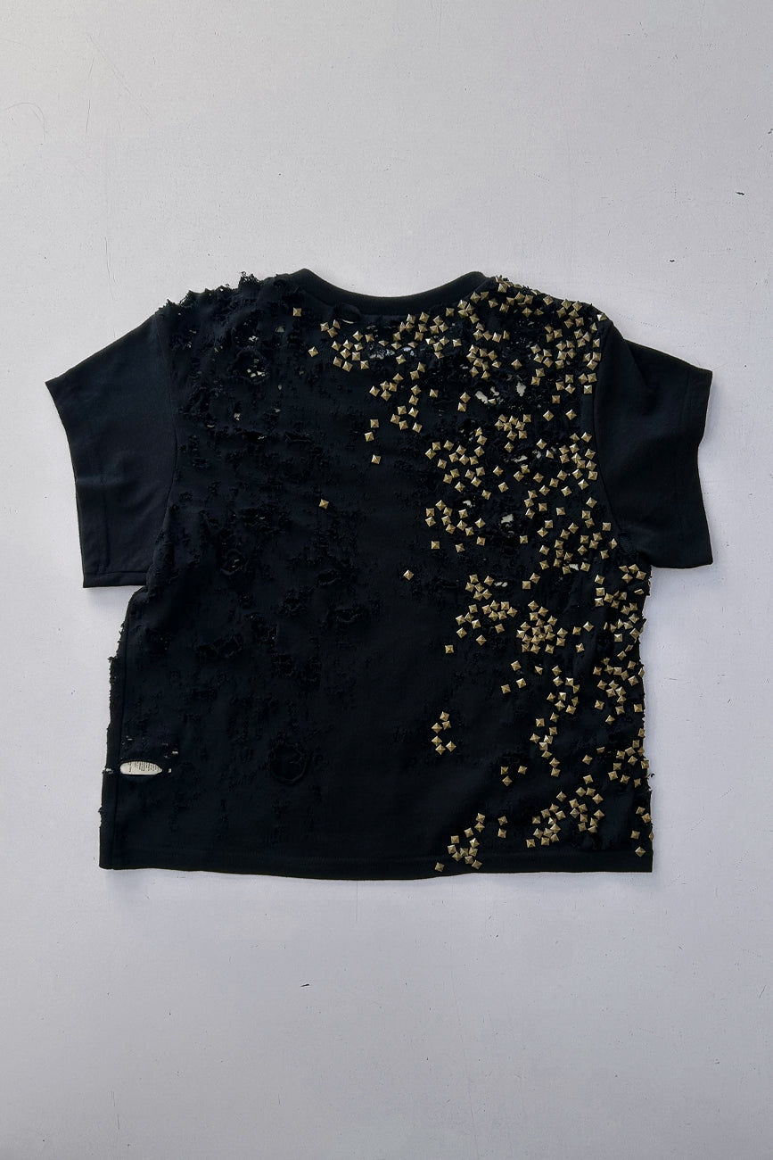 DISTRESSED STUDDED TOP